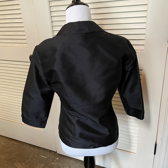 Silk Blouse. A little wear shown on collar - Picture 2 of 4